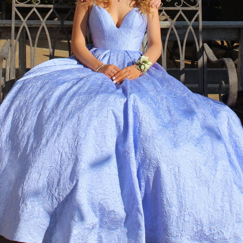 Lavender Sherri Hill Prom/Formal Dress. Can fit sizes 2-6